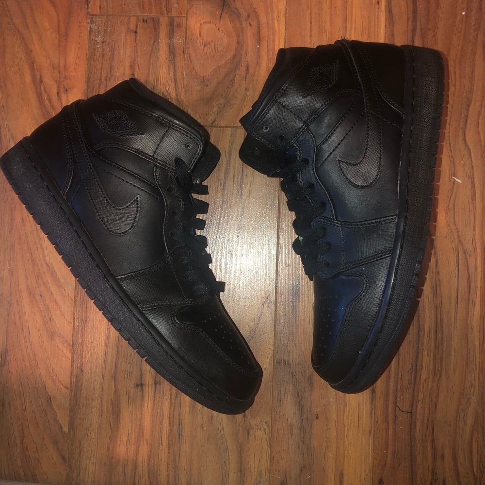 Jordan 1 mid
